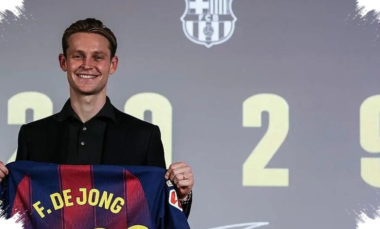 Hansi Flick dan Manajemen Barcelona Ditegaskan Tetap Dekat dengan Frenkie de Jong