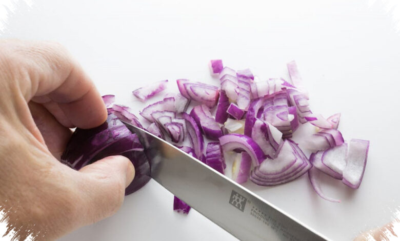 5 Trik Mengupas Bawang Merah yang Membuat Proses Memasak Lebih Nyaman