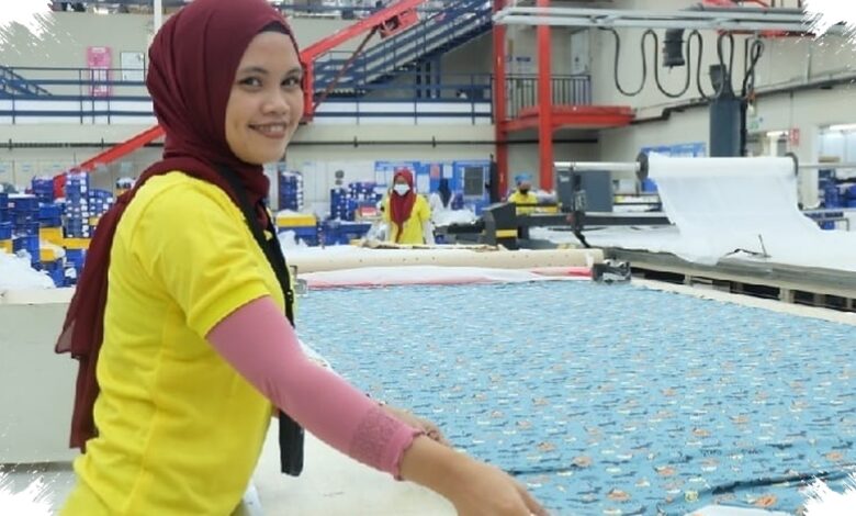 Bukan Sekadar Kesibukan, Stigma Juga Menghambat Skrining Kanker Pekerja Garmen