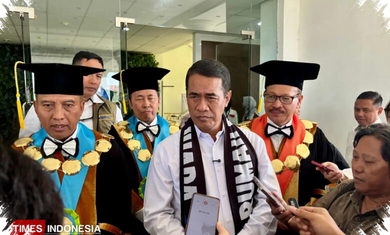 Dari Isyarat ke Dialog Terbuka, Alasan Tri Kuliah Lagi hingga Raih S2 di Usia 72