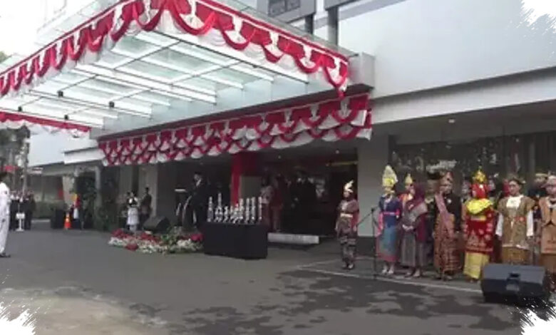 Lagu Daerah dan Busana Tradisional Warnai HUT ke-81 RI di éL Hotel Bandung