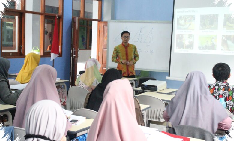 4 Syarat Guru SNT untuk Jalur PNS, Bahasa Asing dan Teknologi Jadi Penentu