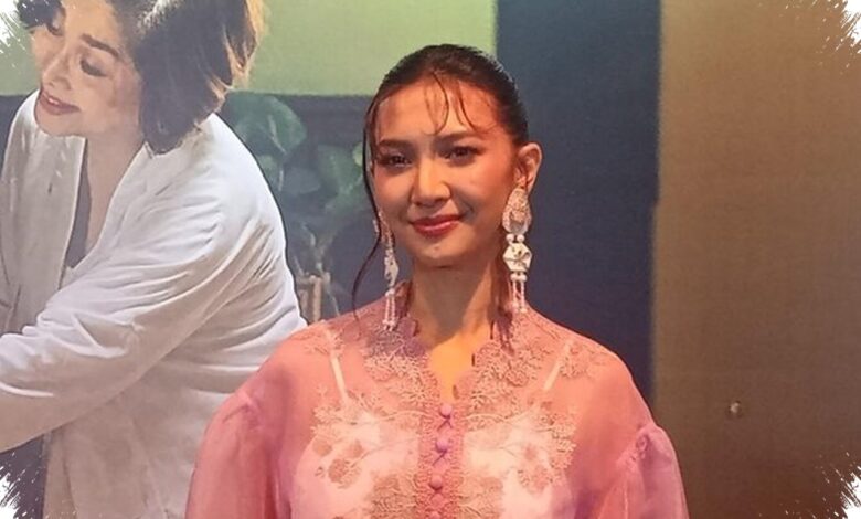 Bukan Sekadar Busana, Kebaya Sheila Dara Menyimpan Dua Momen Keluarga