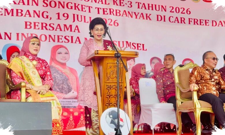 Dari Penenun sampai Penyewa Busana, Kebaya Menggerakkan UMKM Perempuan