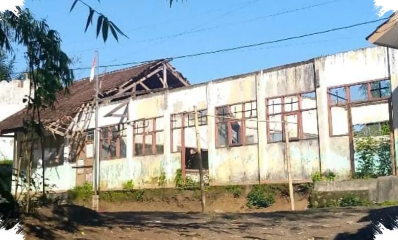 Ruang Kelas Tanpa Atap Menguji Prioritas, Fondasi Belajar Anak Terancam
