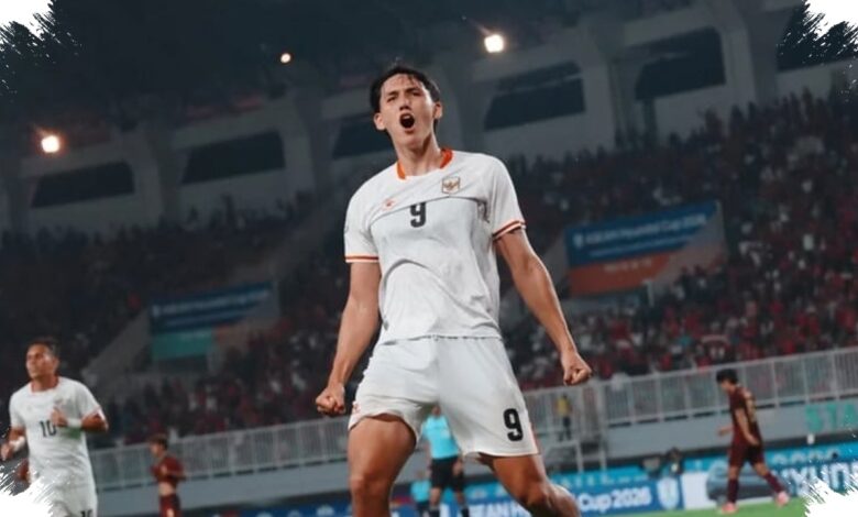 Satu Sentimeter di Atas Elkan, Mitchell Baker Mengawali Debut dengan Hattrick